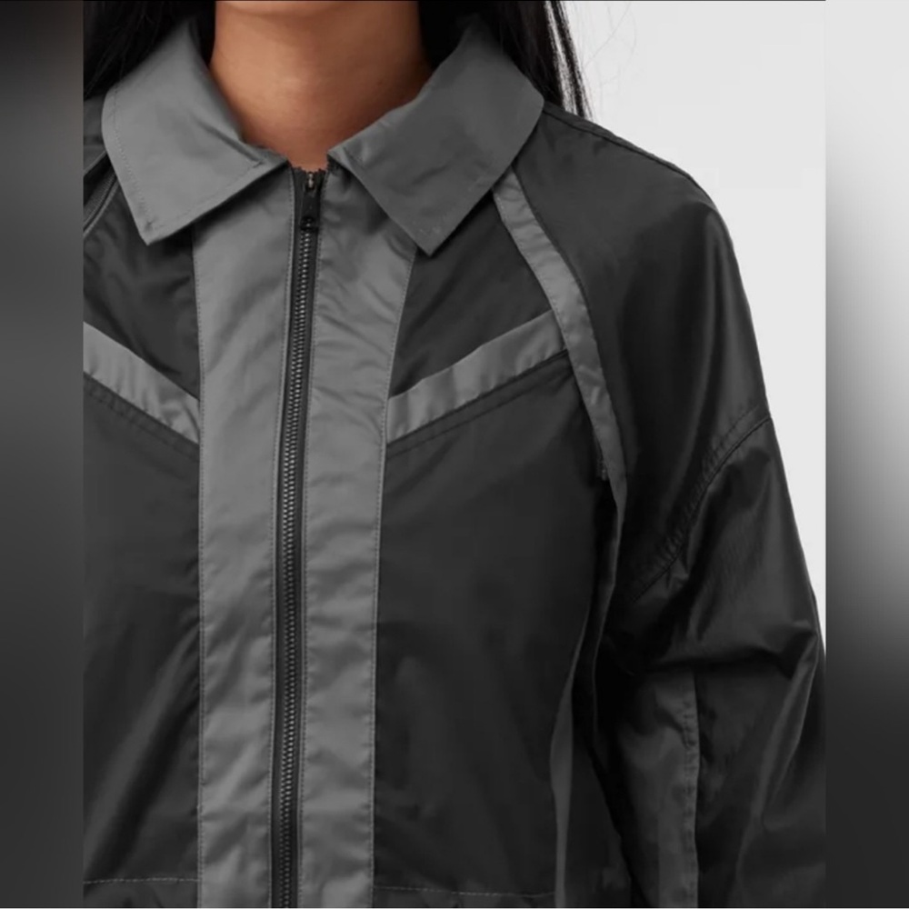 Jordan Women's Black and Gray Utility Jacket - Picture 5 of 13